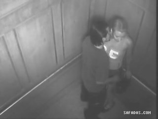 Cuplu avea Adult video în elevator forgot acolo este o aparat foto
