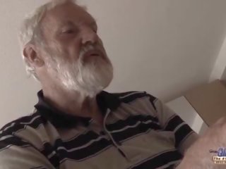 Eski genç - büyük penis japon olgun becerdin tarafından tugjob o yalıyor kalın eski adam manhood